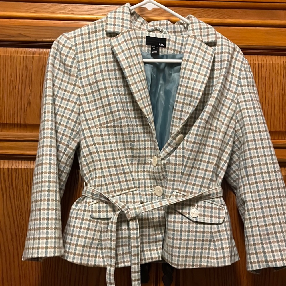 H & M blazer, adorable, preloved, no flaws
